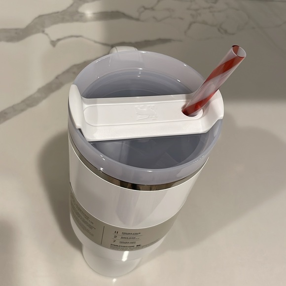 Stanley - MISTLETOE TWIST - 40 oz Quencher H2.0 Flowstate Tumbler - NWT! - Picture 5 of 9